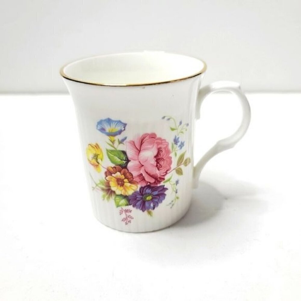 Vintage Royal Castle Fine Bone China England Pink Floral Bouquet Teacup